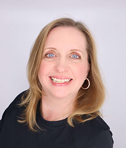 Kristin kelly headshot